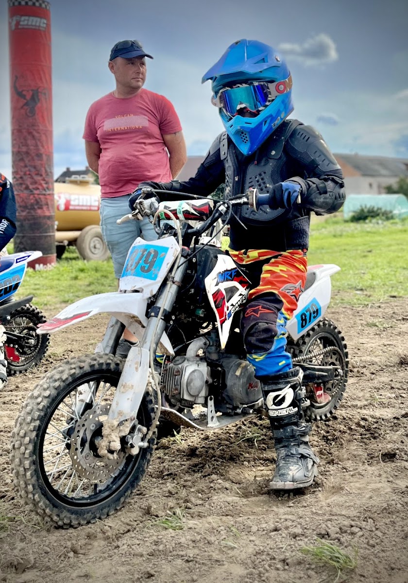 Motocykl pit bike YCF w akcji