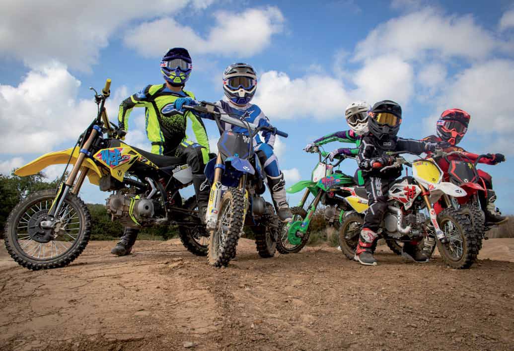 Dzieci na pit bike'ach YCF