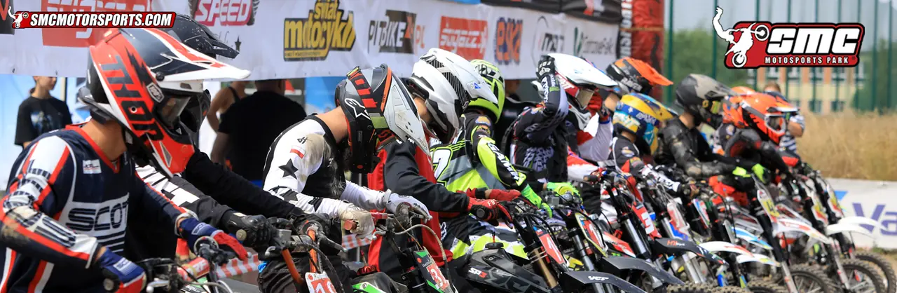 Poranny trening dzieci w Akademii Pierwsze Skoki